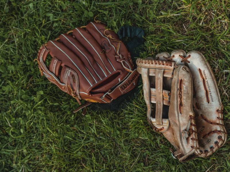 Baseball Handschuhe und Ball